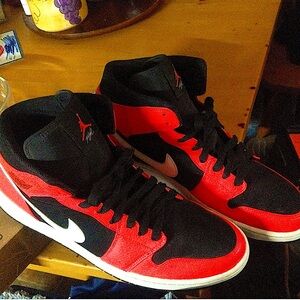 Nike Men's Black and Red High-Top Sneakers